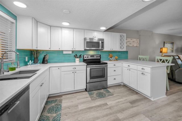 203 TARPON POINT 203, Tarpon Springs, FL 34689