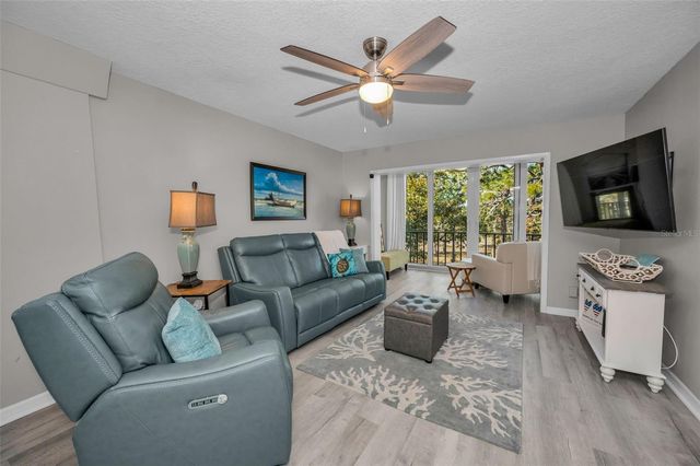203 TARPON POINT 203, Tarpon Springs, FL 34689
