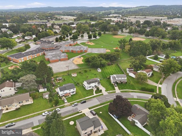 249 HEISTAND RD, York, PA 17402