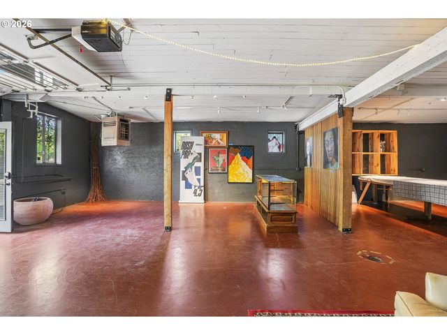 1114 Se CLAY St, Portland, OR 97214