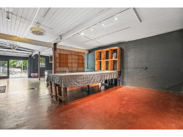1114 Se CLAY St, Portland, OR 97214