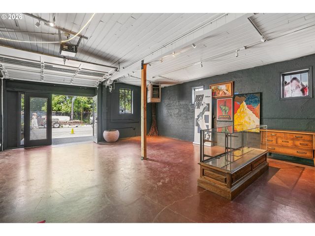 1114 Se CLAY St, Portland, OR 97214