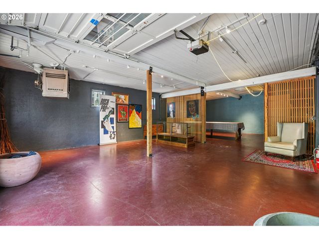 1114 Se CLAY St, Portland, OR 97214