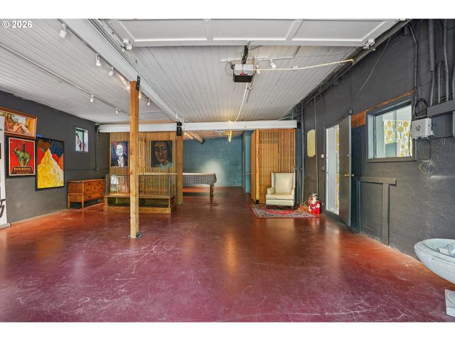 1114 Se CLAY St, Portland, OR 97214