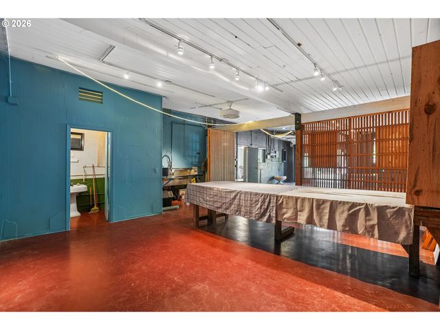 1114 Se CLAY St, Portland, OR 97214