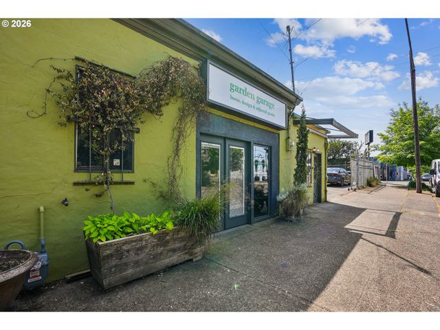 1114 Se CLAY St, Portland, OR 97214