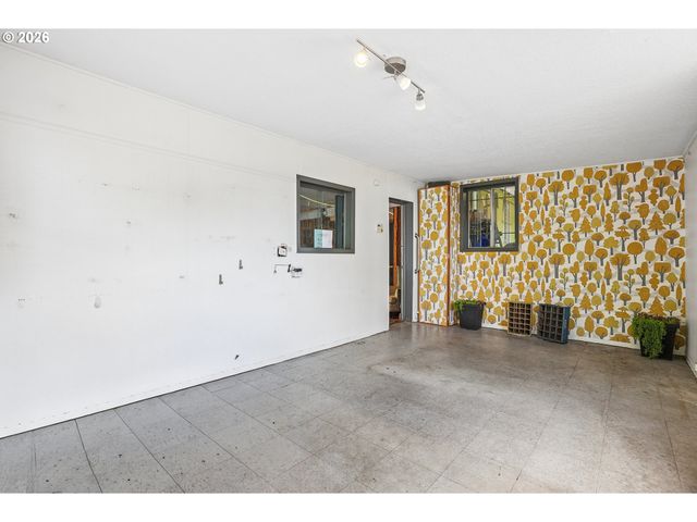 1114 Se CLAY St, Portland, OR 97214