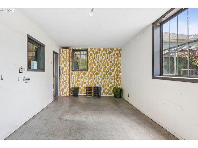 1114 Se CLAY St, Portland, OR 97214