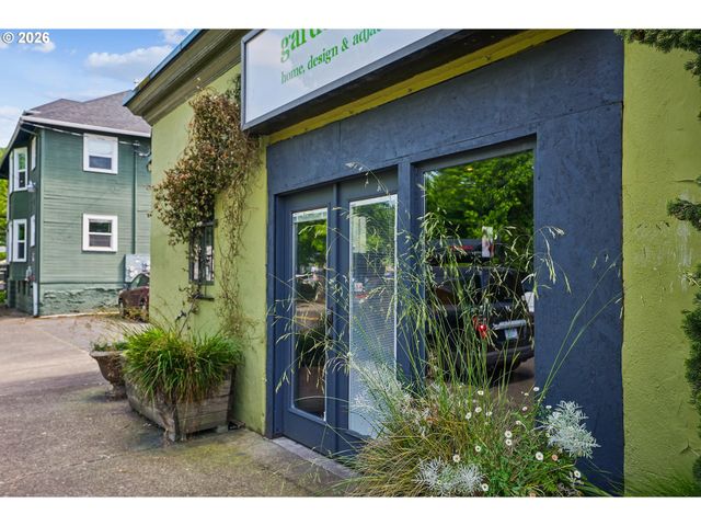 1114 Se CLAY St, Portland, OR 97214