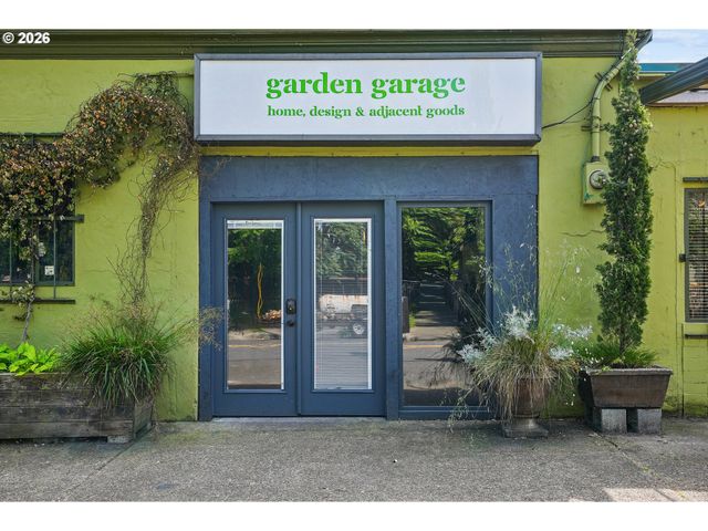 1114 Se CLAY St, Portland, OR 97214