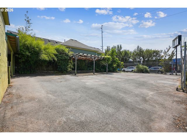 1114 Se CLAY St, Portland, OR 97214