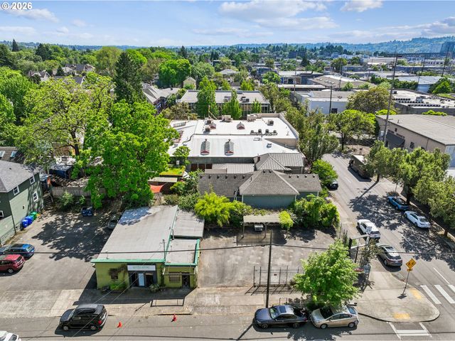 1114 Se CLAY St, Portland, OR 97214