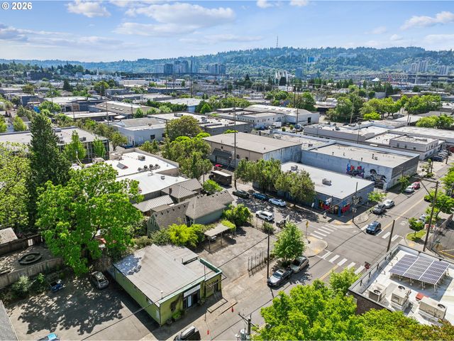 1114 Se CLAY St, Portland, OR 97214