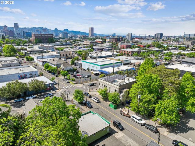 1114 Se CLAY St, Portland, OR 97214