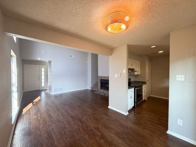 615 Lost Springs Court C, Arlington, TX 76012