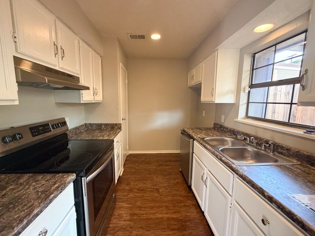615 Lost Springs Court C, Arlington, TX 76012