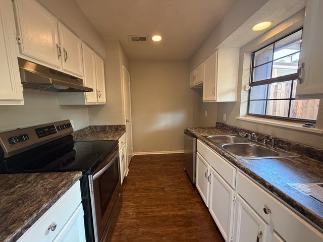 615 Lost Springs Court C, Arlington, TX 76012