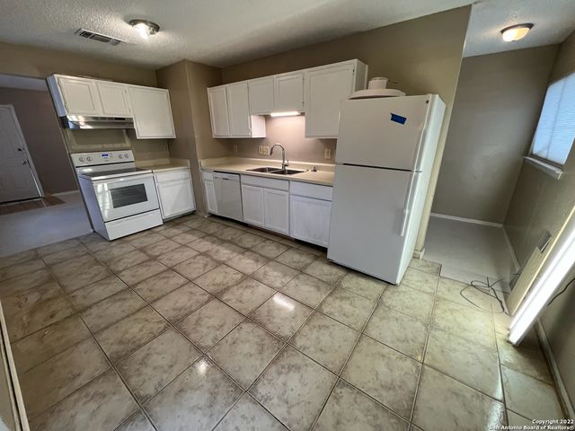 8446 DIXON RIDGE, San Antonio, TX 78239