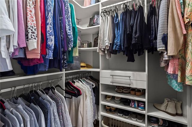 16 Ivy Chase NE, Atlanta, GA 30342