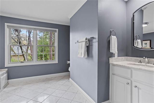 16 Ivy Chase NE, Atlanta, GA 30342