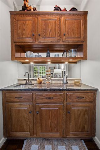 16 Ivy Chase NE, Atlanta, GA 30342