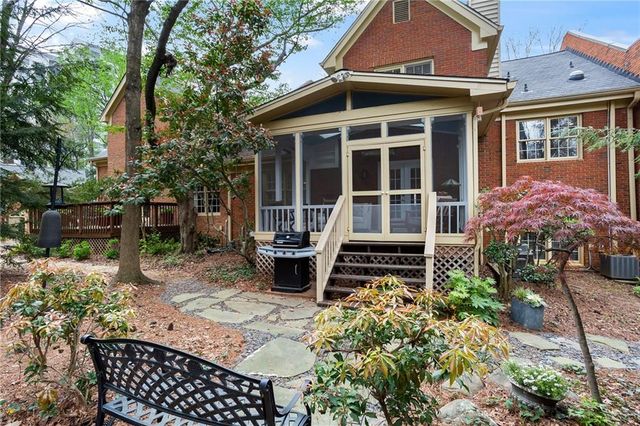 16 Ivy Chase NE, Atlanta, GA 30342