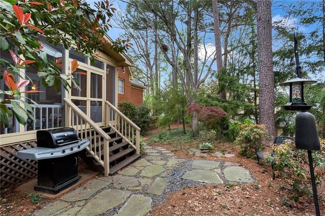 16 Ivy Chase NE, Atlanta, GA 30342