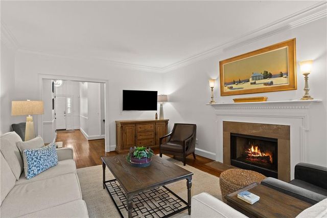 16 Ivy Chase NE, Atlanta, GA 30342