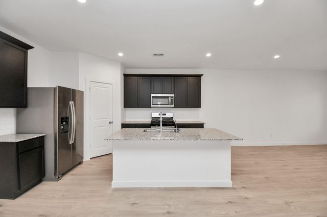 5143 Sunset Oaks Drive, Fresno, TX 77545