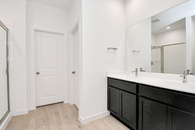 5143 Sunset Oaks Drive, Fresno, TX 77545