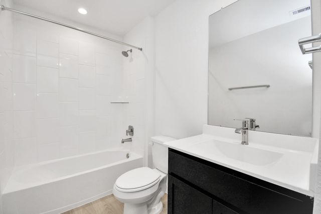 5143 Sunset Oaks Drive, Fresno, TX 77545