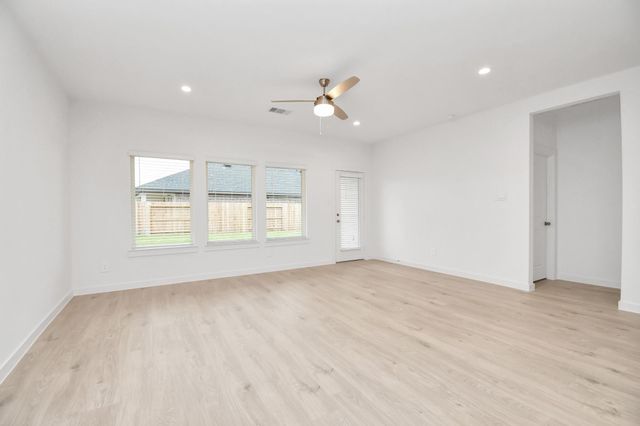 5143 Sunset Oaks Drive, Fresno, TX 77545