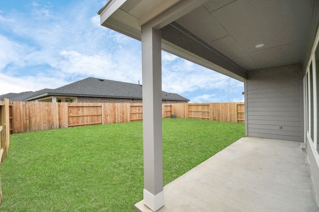 5143 Sunset Oaks Drive, Fresno, TX 77545