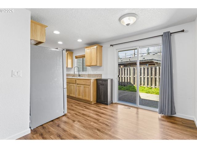 2211 23RD Ave, Forest Grove, OR 97116