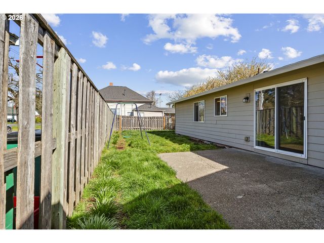 2211 23RD Ave, Forest Grove, OR 97116