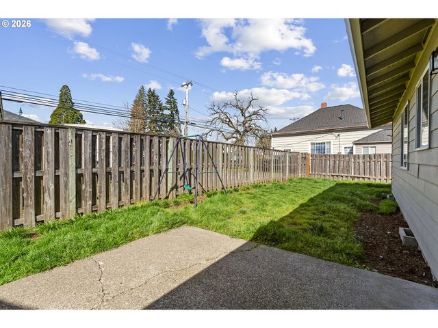 2211 23RD Ave, Forest Grove, OR 97116