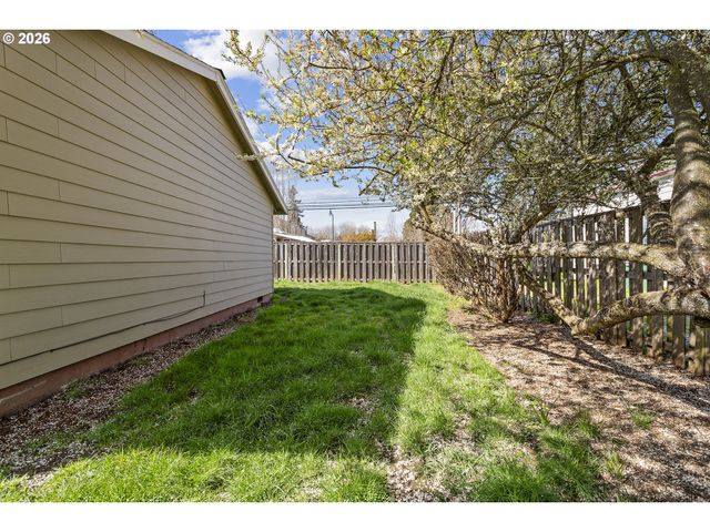 2211 23RD Ave, Forest Grove, OR 97116
