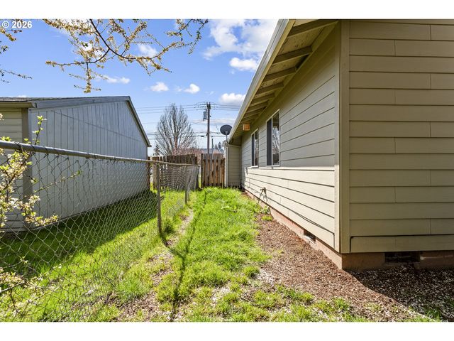 2211 23RD Ave, Forest Grove, OR 97116