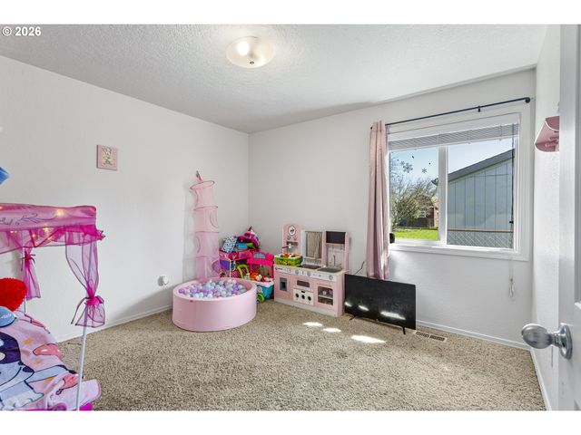2211 23RD Ave, Forest Grove, OR 97116