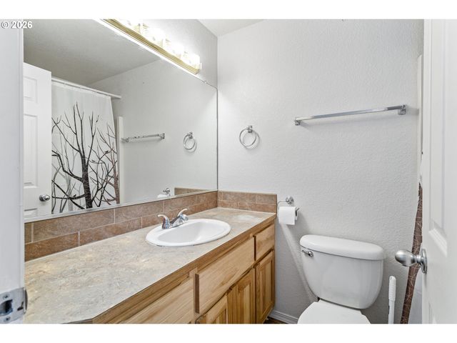 2211 23RD Ave, Forest Grove, OR 97116