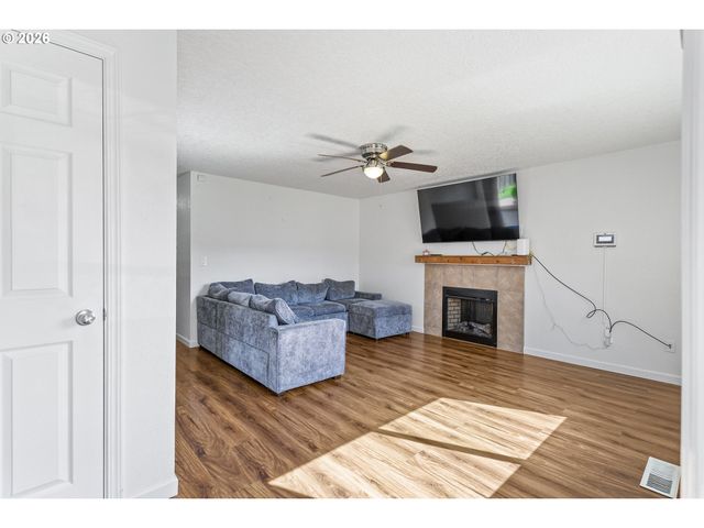 2211 23RD Ave, Forest Grove, OR 97116