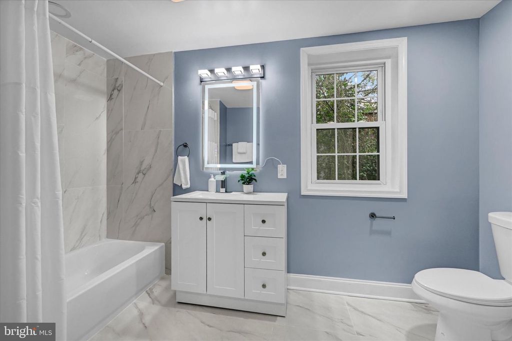 Image 11 of property listing at 864 LEMMON ST, Baltimore, MD 21201