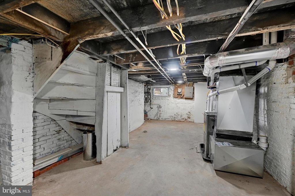 Image 14 of property listing at 864 LEMMON ST, Baltimore, MD 21201