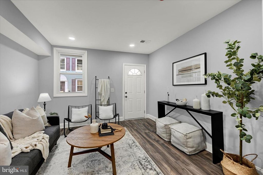 Image 4 of property listing at 864 LEMMON ST, Baltimore, MD 21201