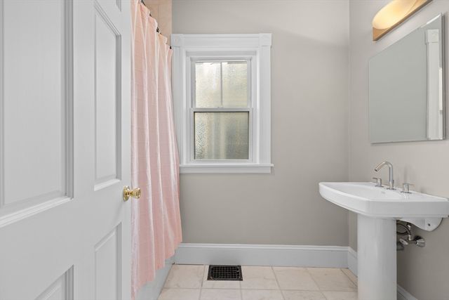 18 Paulina St 1, Somerville, MA 02144