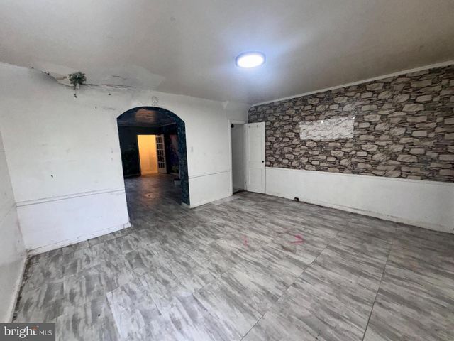 5117 D ST, Philadelphia, PA 19120