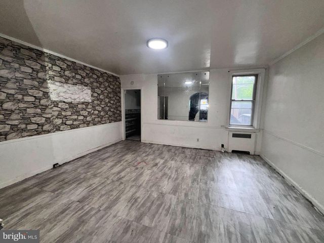 5117 D ST, Philadelphia, PA 19120