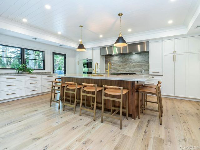 20 The Hollows S, Muttontown, NY 11732