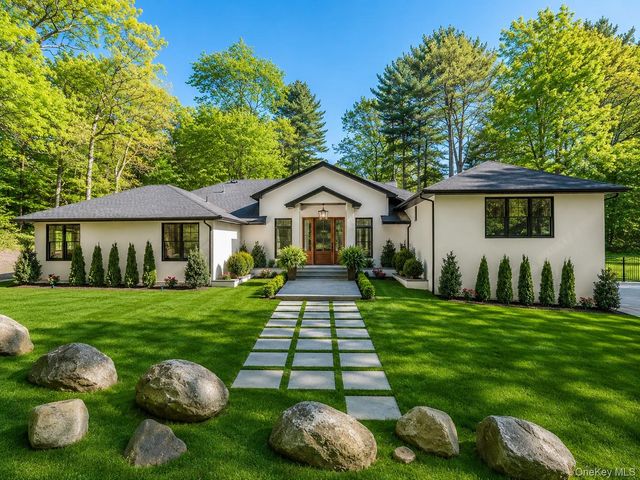 20 The Hollows S, Muttontown, NY 11732