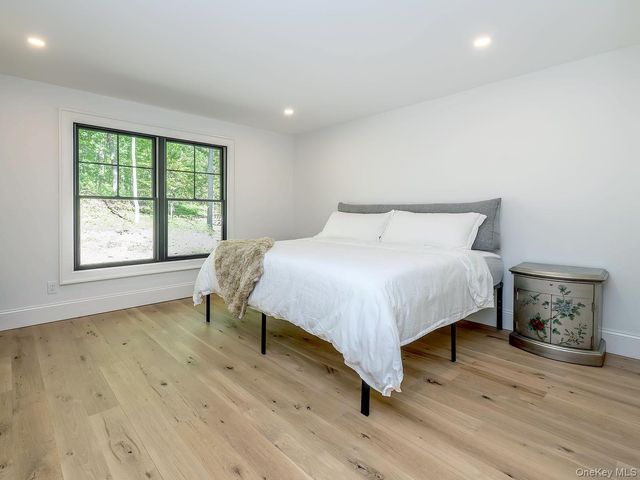 20 The Hollows S, Muttontown, NY 11732